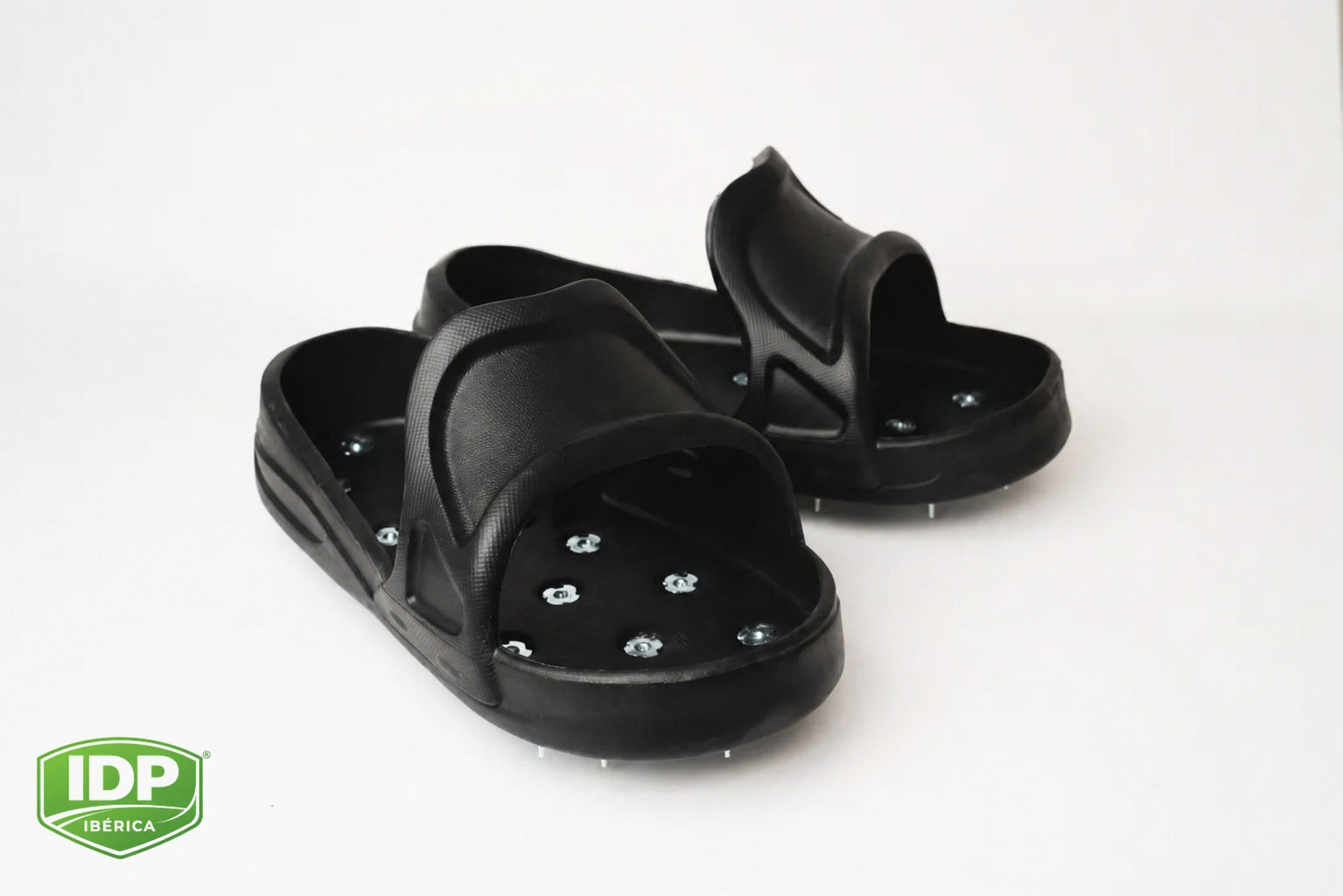 Imagen técnica de Zapatillas de clavos para suelos de resina y mortero